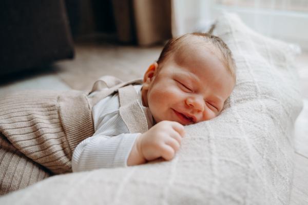 Miért érdemes otthoni babafotózást választani? 7 előny, amit sok szülő nem ismer
